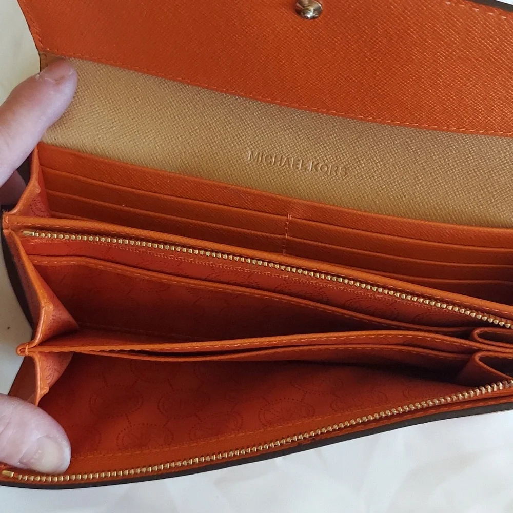 Pink Wallet - Picture 2 of 3
